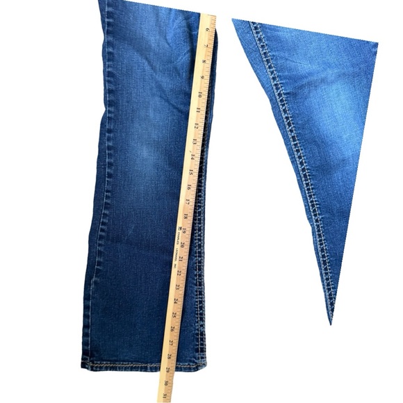 Y2k Vanity Low Rise faded Embroidered Back pocket detail medium wash size 28x31 - Picture 9 of 10